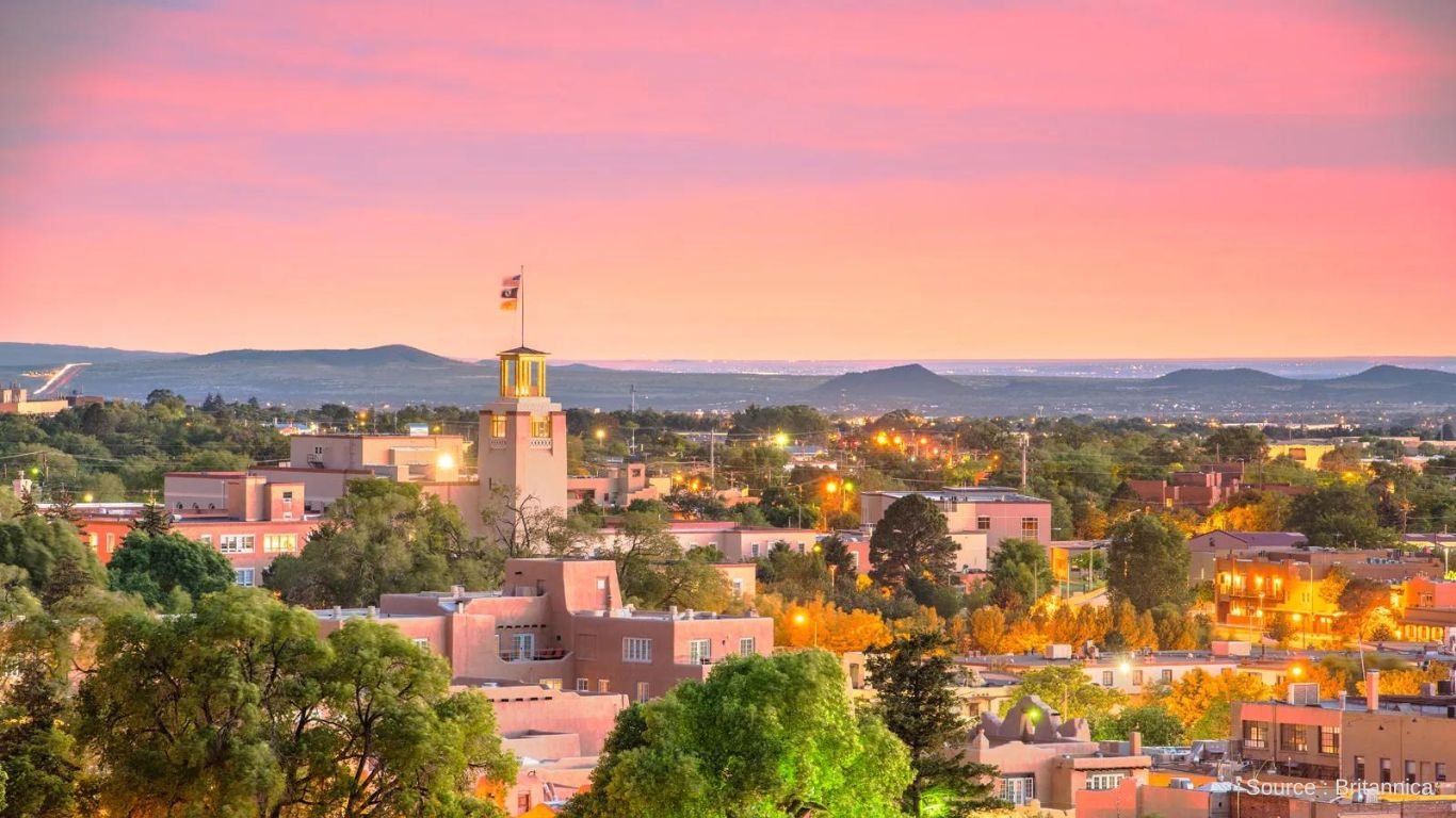 Best 10 Places to Visit in December in the USA Santa Fe Traveyok